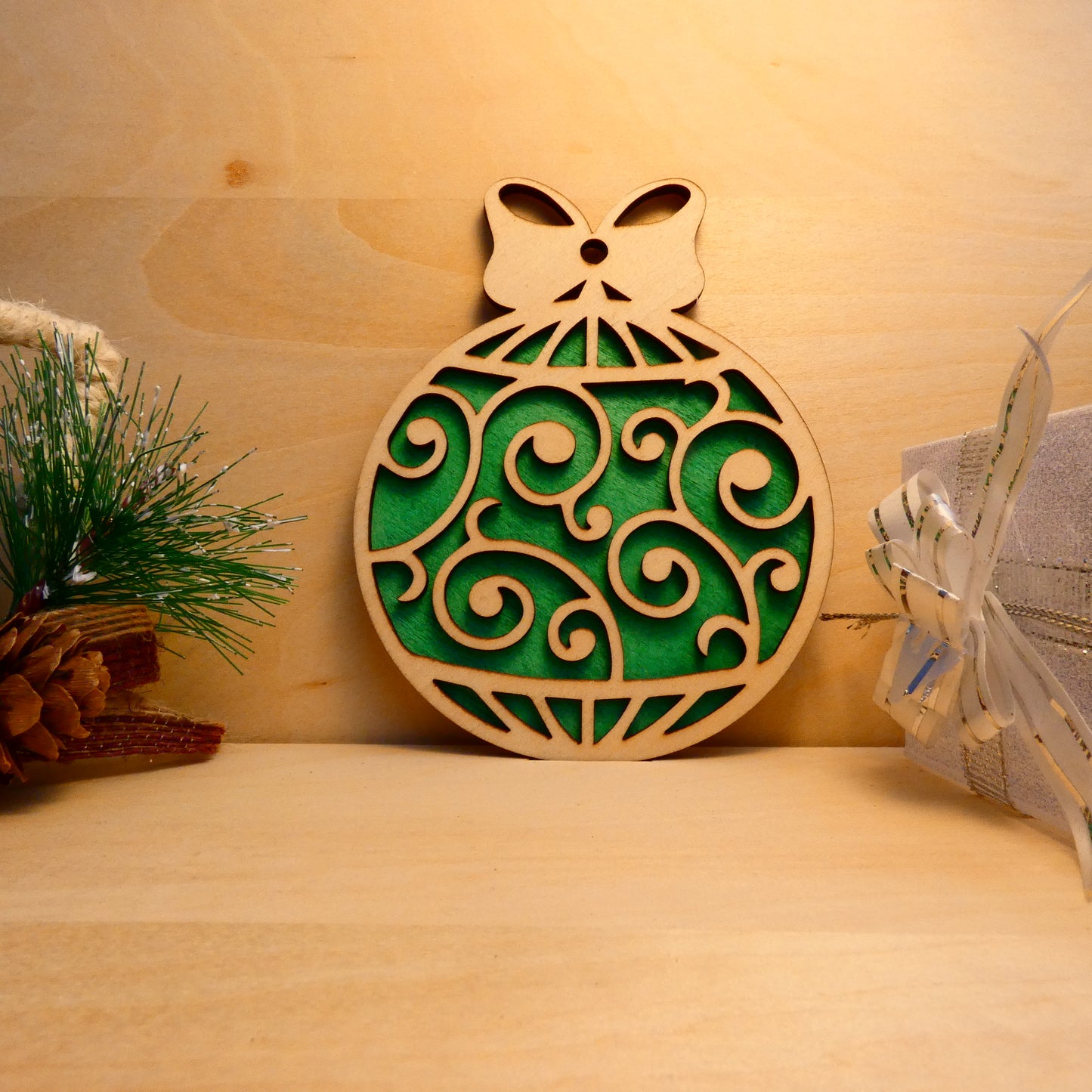 Boule de Noël en bois - modèle 7