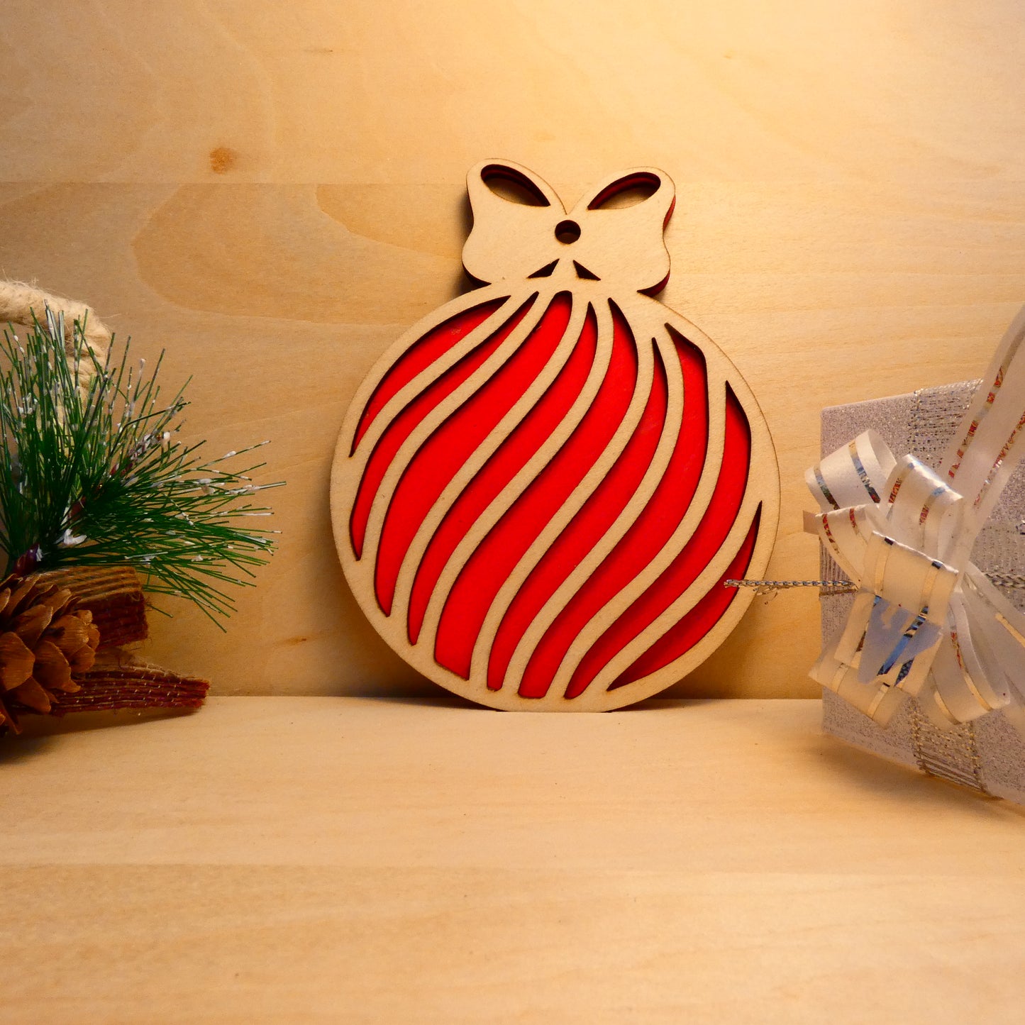 Boule de Noël en bois - modèle 6