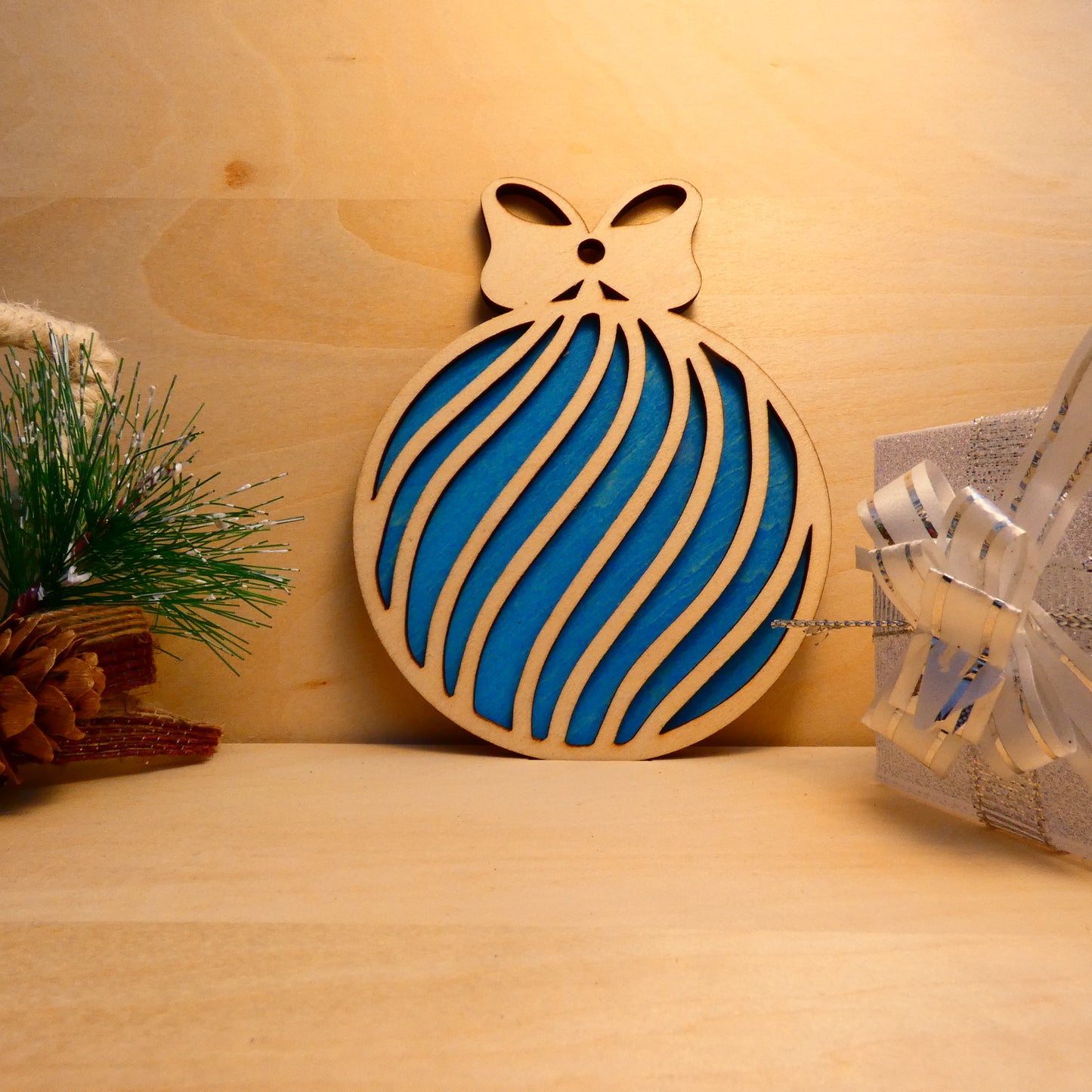 Boule de Noël en bois - modèle 6