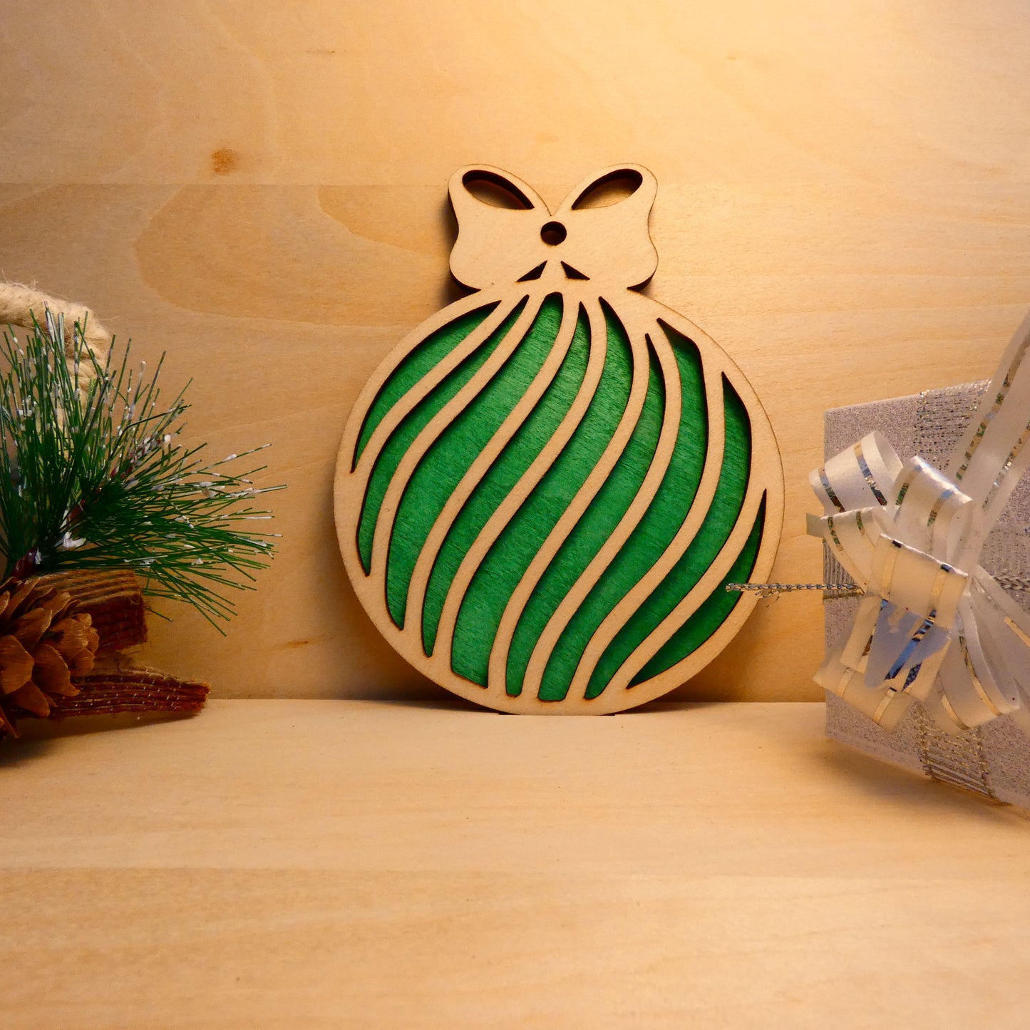 Boule de Noël en bois - modèle 6