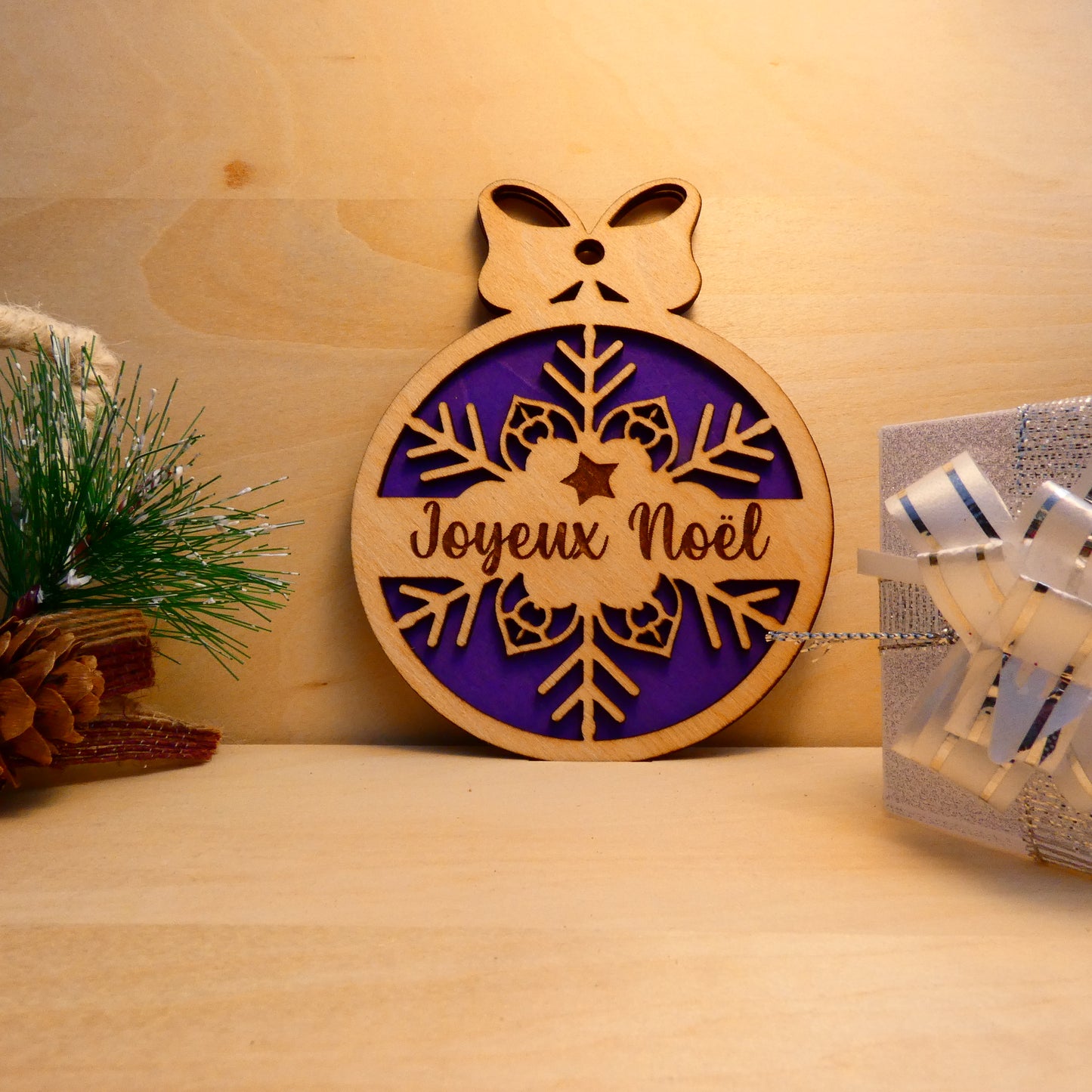 Boule de Noël en bois - modèle 1