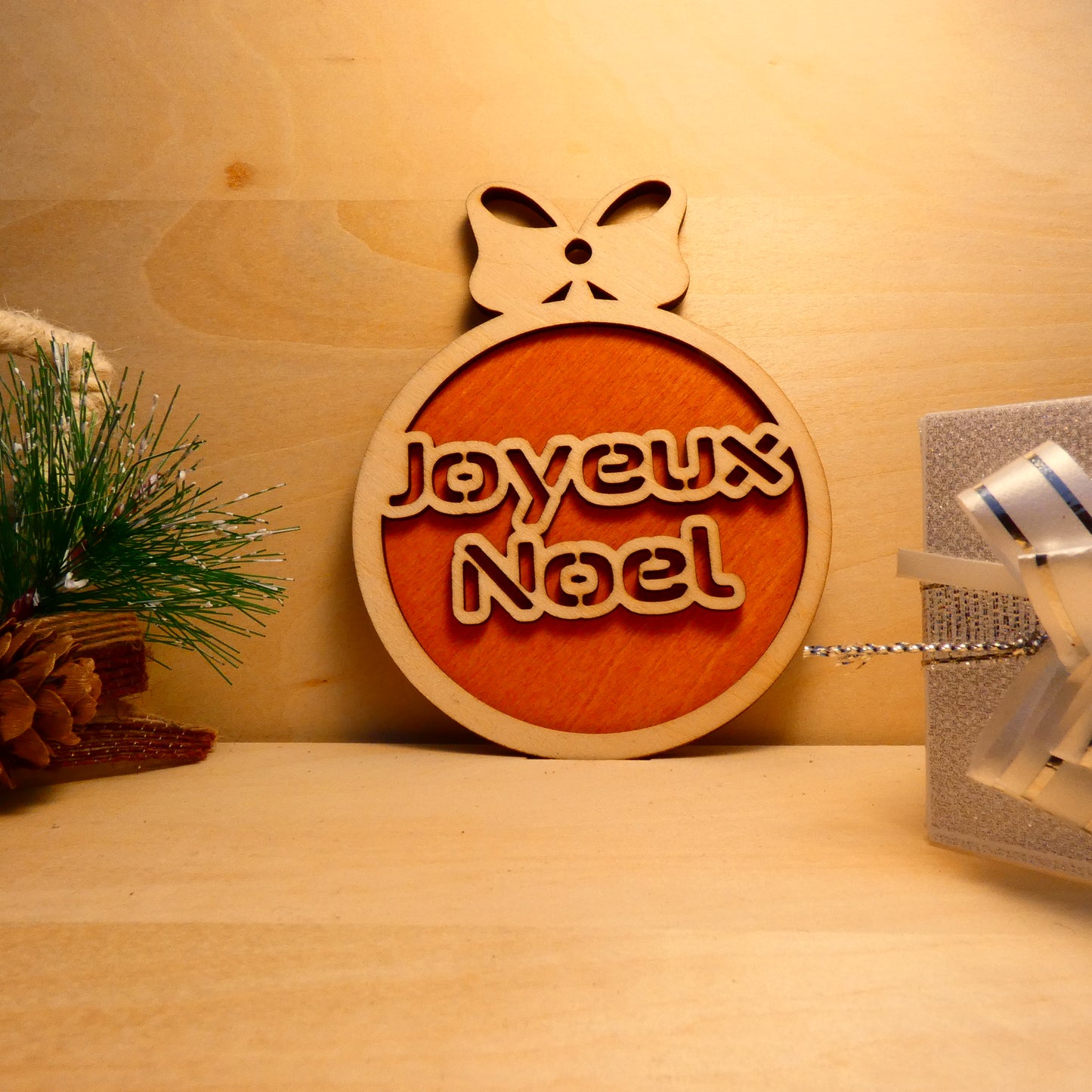 Boule de Noël en bois - modèle 13