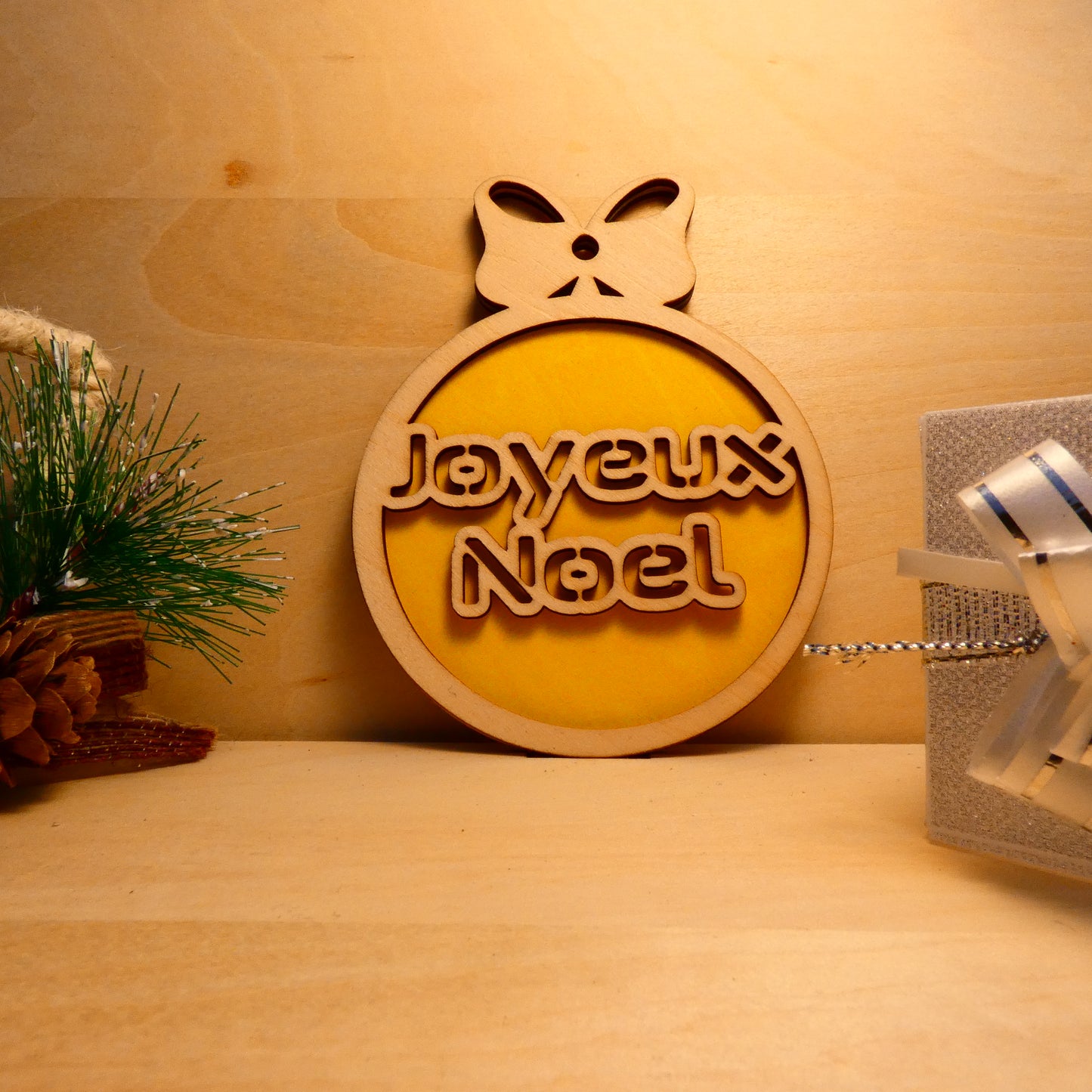 Boule de Noël en bois - modèle 13